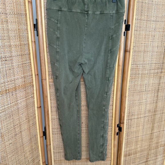 Sundance Olive Green Leggings - Picture 3 of 4